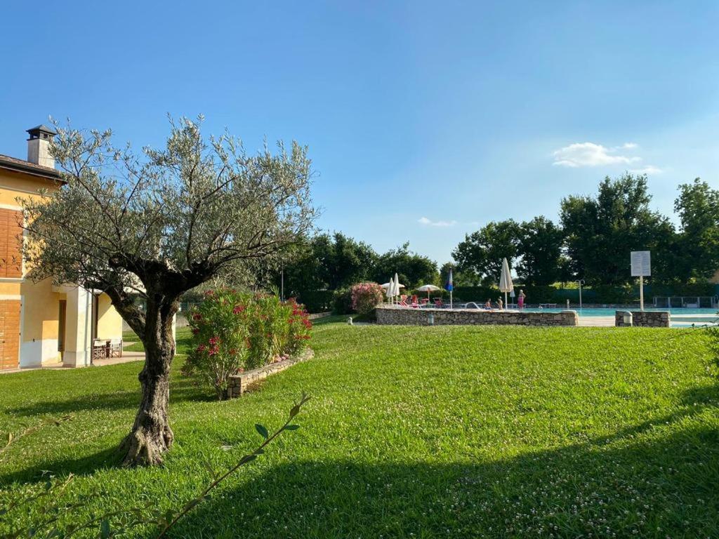 The Flowers - Apartments With Private Garden In Residence With Pool Manerba del Garda Extérieur photo