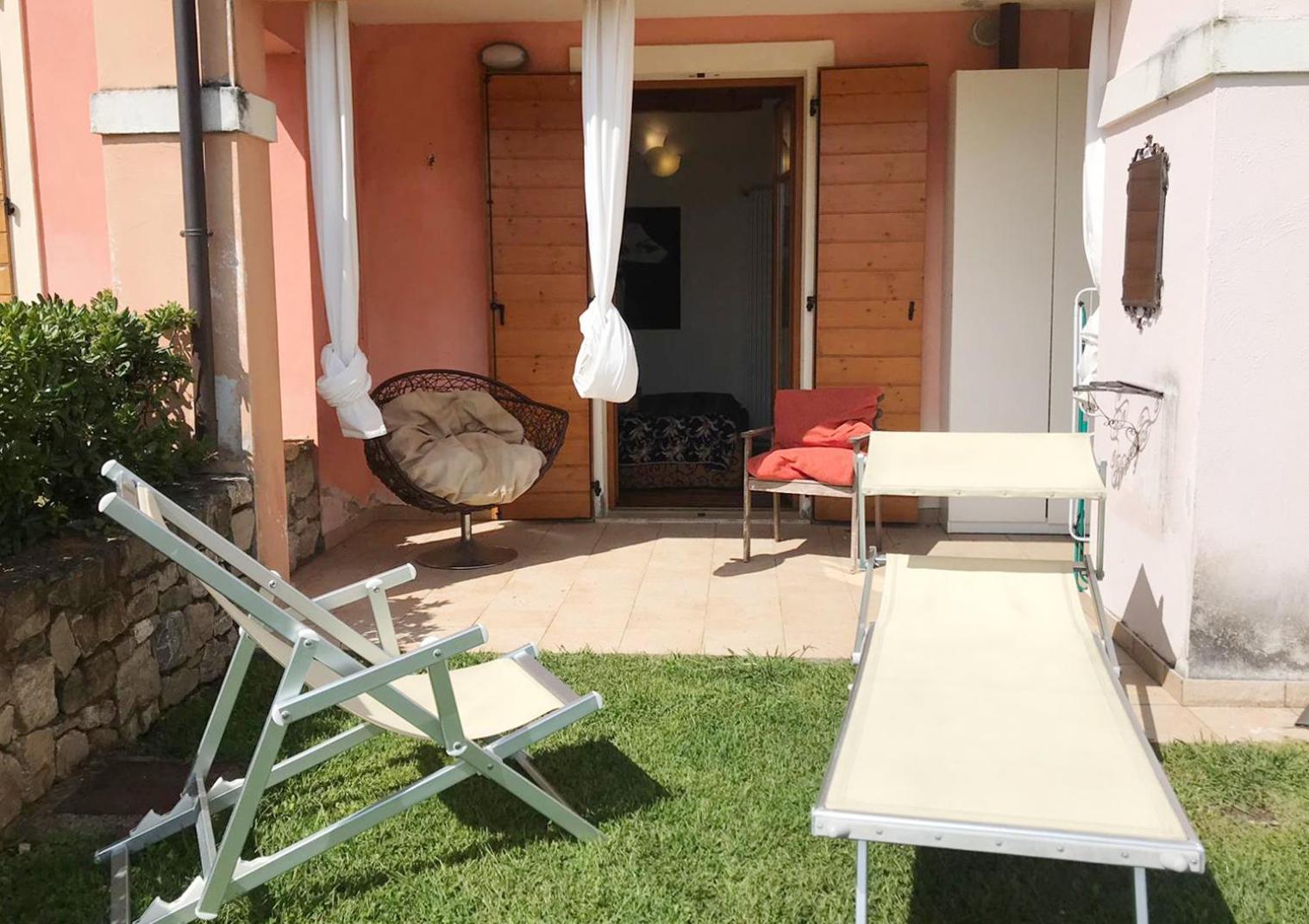 The Flowers - Apartments With Private Garden In Residence With Pool Manerba del Garda Extérieur photo
